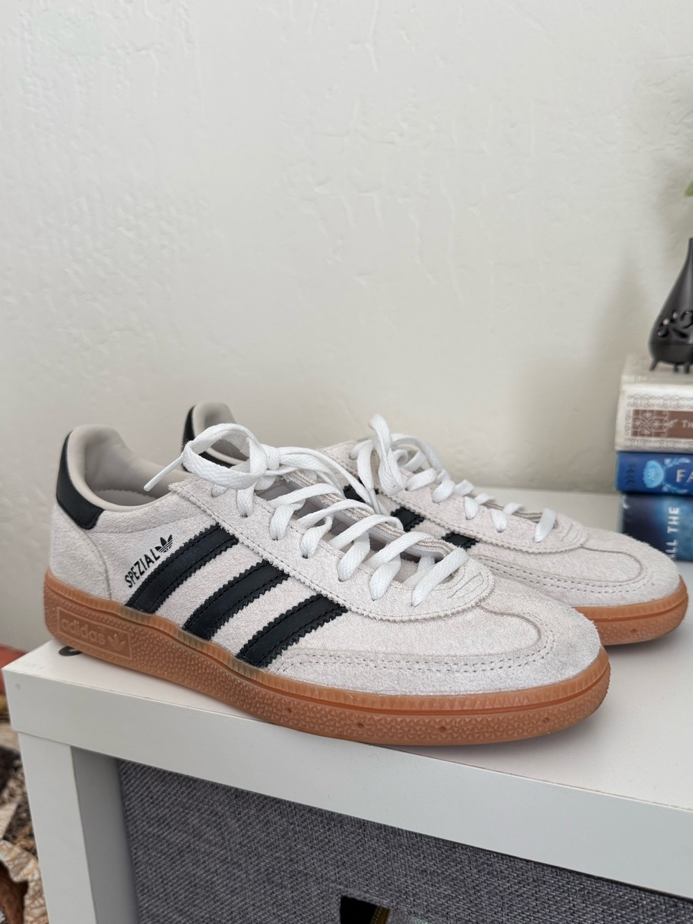 Adidas Women’s Spezial White Suede Sneaker Trainers Black Stripes  6.5